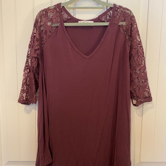 Purple v neck with lace sleeves - Picture 1 of 1